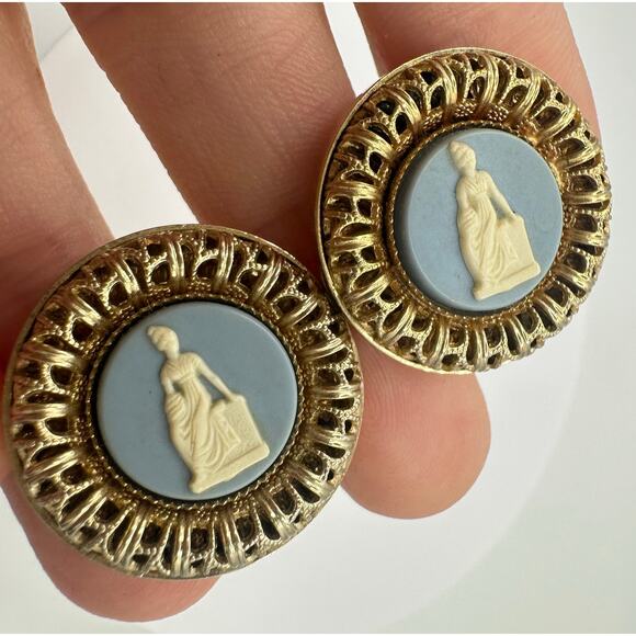 Shields vintage gold tone blue resin Greek goddess cameos cufflinks cuff links - Picture 1 of 7